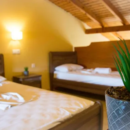 Koulouris Otel Kávos
